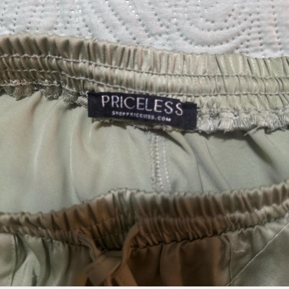 Women's Green Capris - Picture 3 of 3